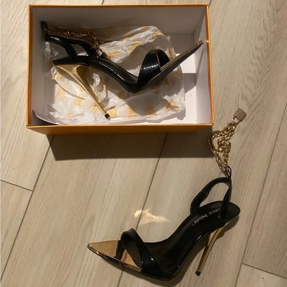Elegant Black and Gold Stiletto Heels - Picture 2 of 2